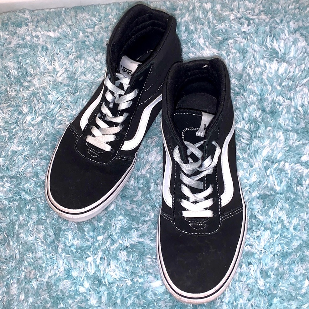 Black Sk8-Hi Vans